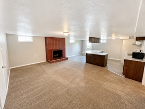 Building Photo - 223 500 S