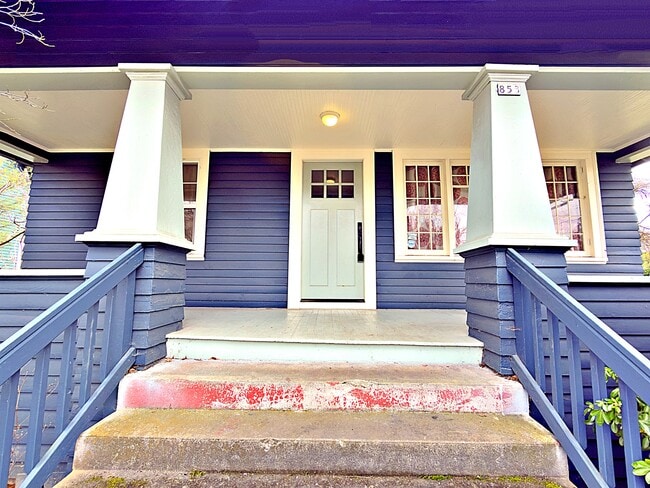 Photo - 858 N Stafford St House