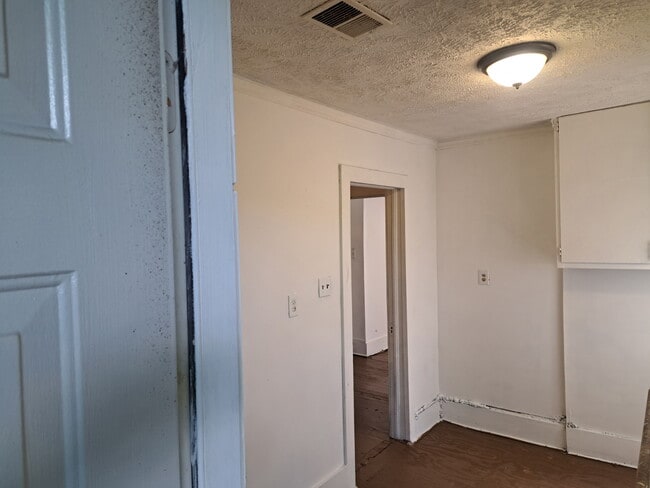 Building Photo - 1824 S Holt St