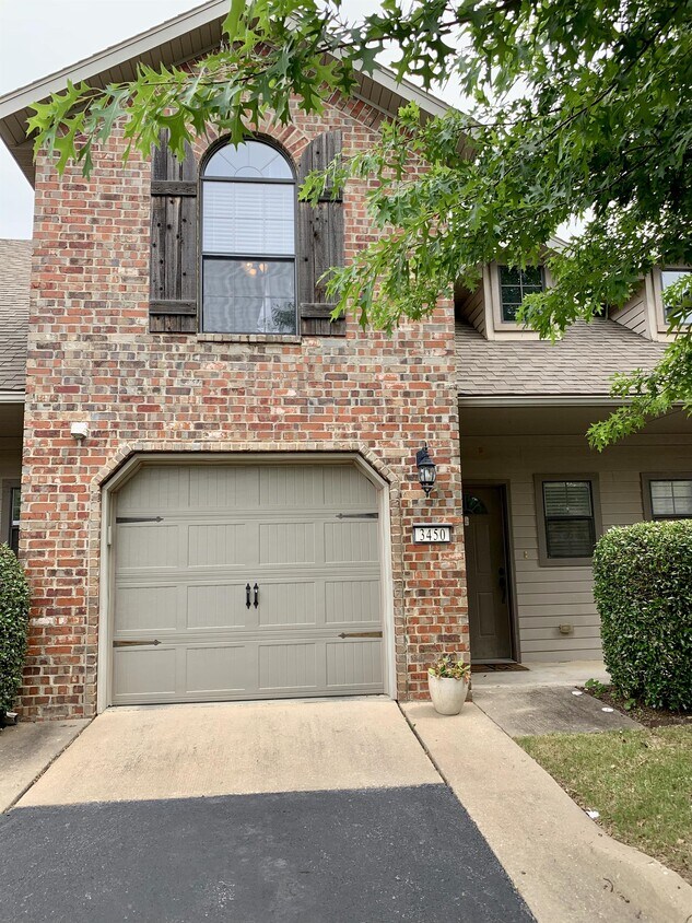 Primary Photo - 3450 W Chevaux Dr