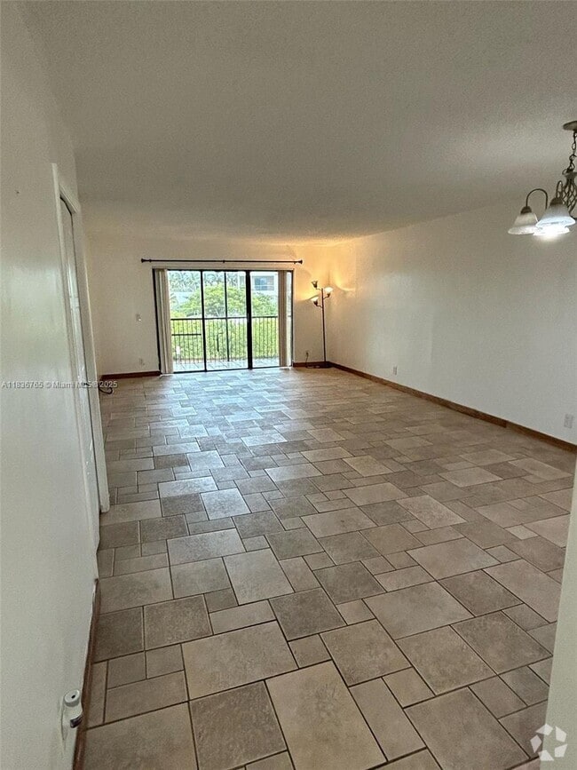Building Photo - 16471 Blatt Blvd