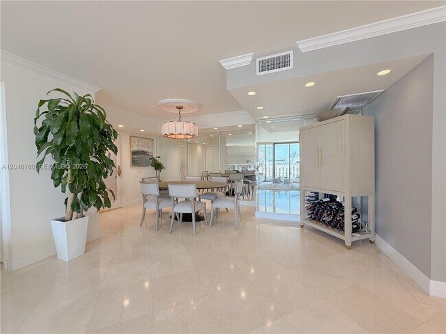 Building Photo - 1111 Crandon Blvd