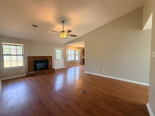Foto del edificio - Beautiful Home Ready for You!