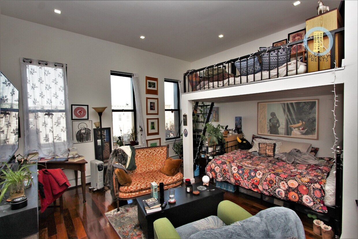 Primary Photo - 1354 Bushwick Ave