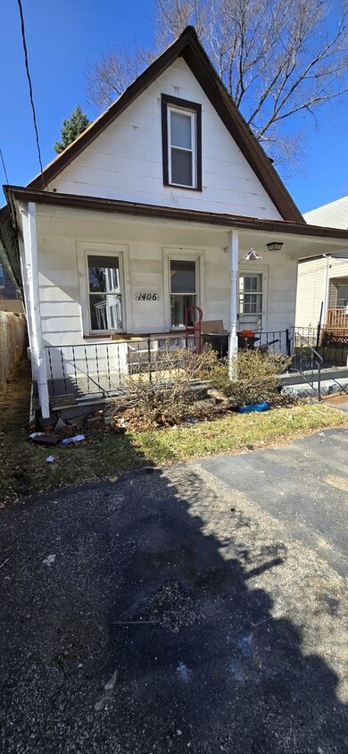 Foto principal - Comfortable & Affordable 2-Bedroom Home