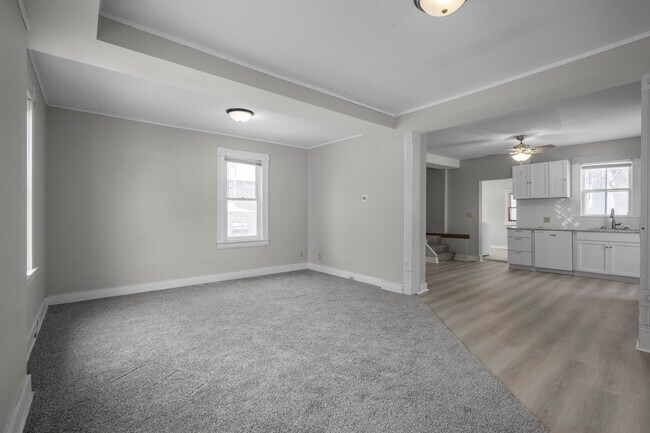 Building Photo - 509 W Baker St