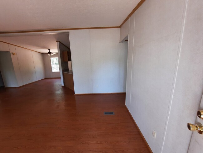Foto del edificio - 303 Nelson Dr