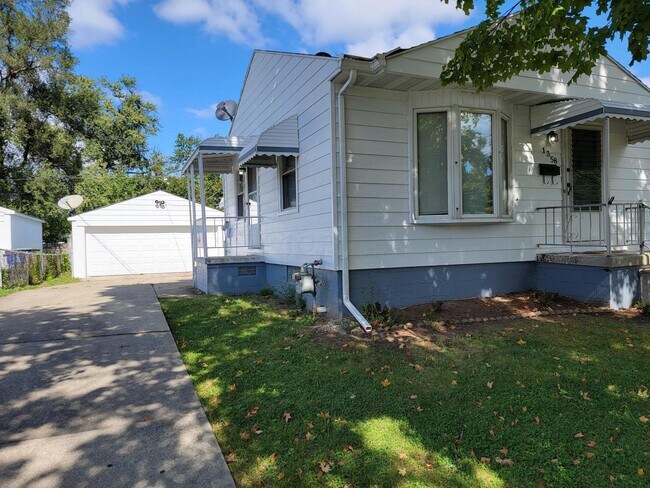 Building Photo - 1358 Pauline Ave