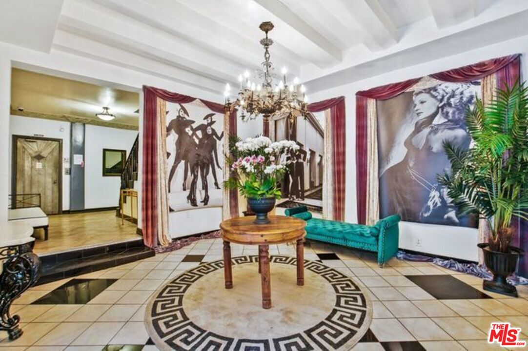 Foto principal - 1314 N Hayworth Ave