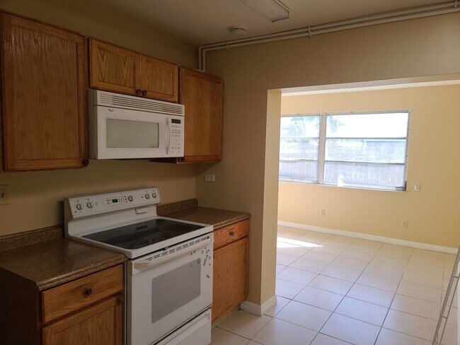 Foto del edificio - 26 Homestead Rd N