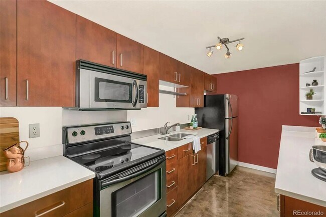 Foto del edificio - Beautiful 2 bedroom Condo in the Heart of ...