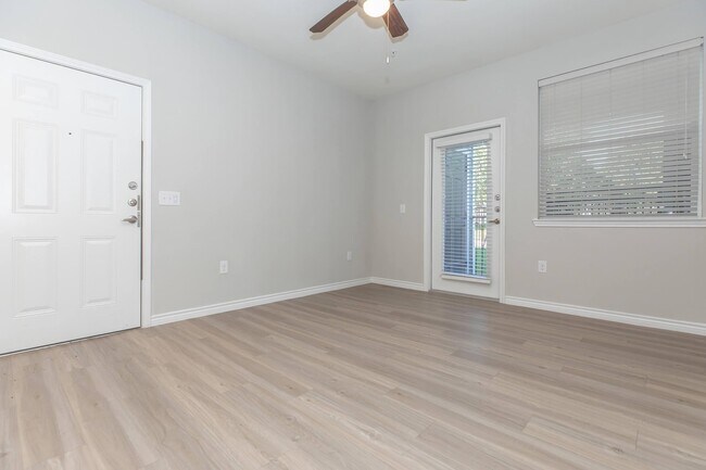 Foto del edificio - Move In Now & Enjoy 1 Month Free!