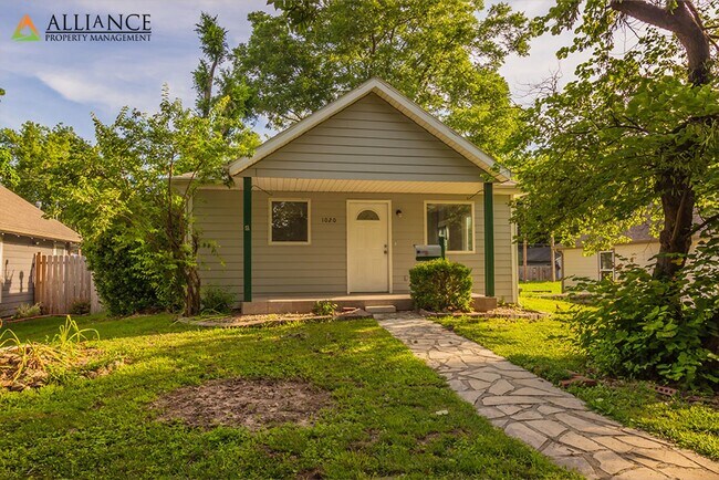 Building Photo - Spacious Rooms & Newer Carpet ~ Close to D...
