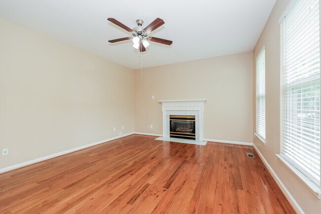 Building Photo - 2641 Churchill Dr