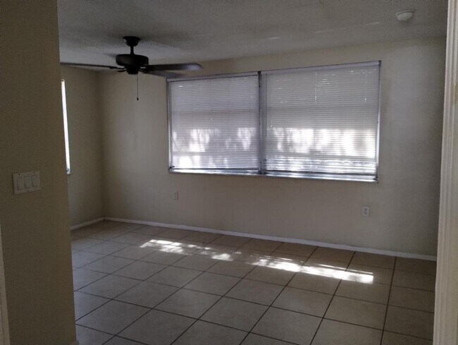 Foto del edificio - 3-bedroom, 2-bath home offering 1,554 squa...