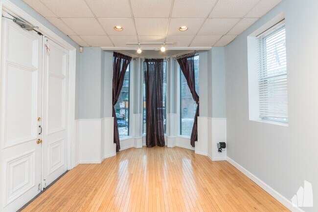 Building Photo - 346 W Armitage Ave