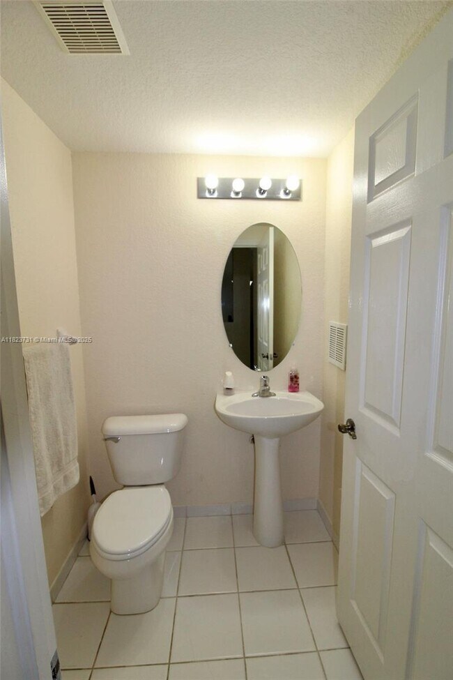 Foto del edificio - 2416 SE 19th Ct