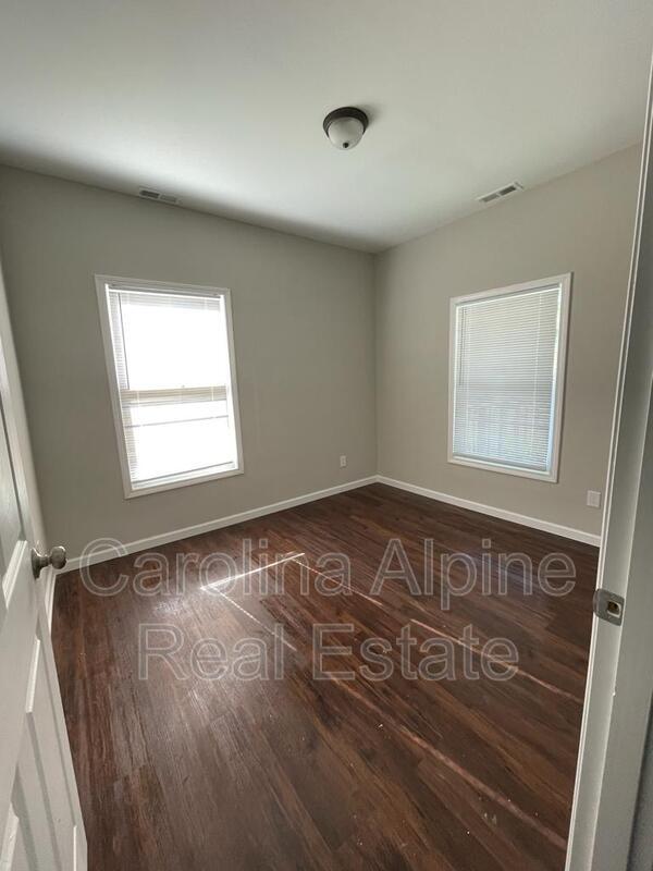 Building Photo - 406 Baker St