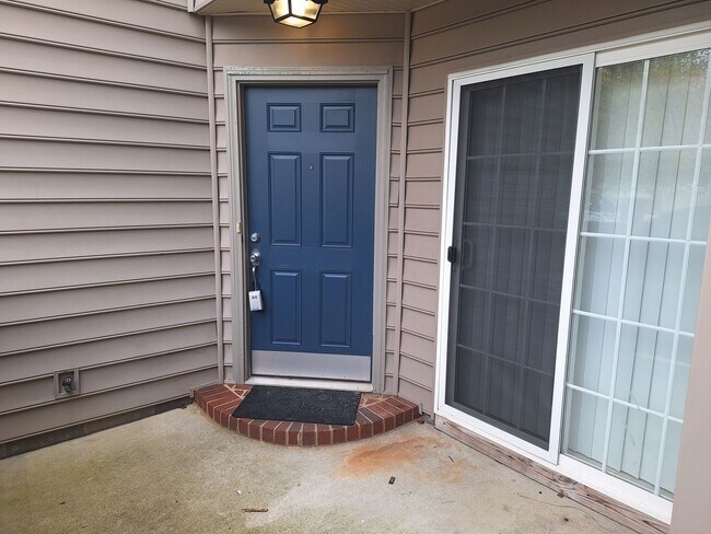 Foto del edificio - 2 bedroom/ 2 bathroom- Braemar Creek