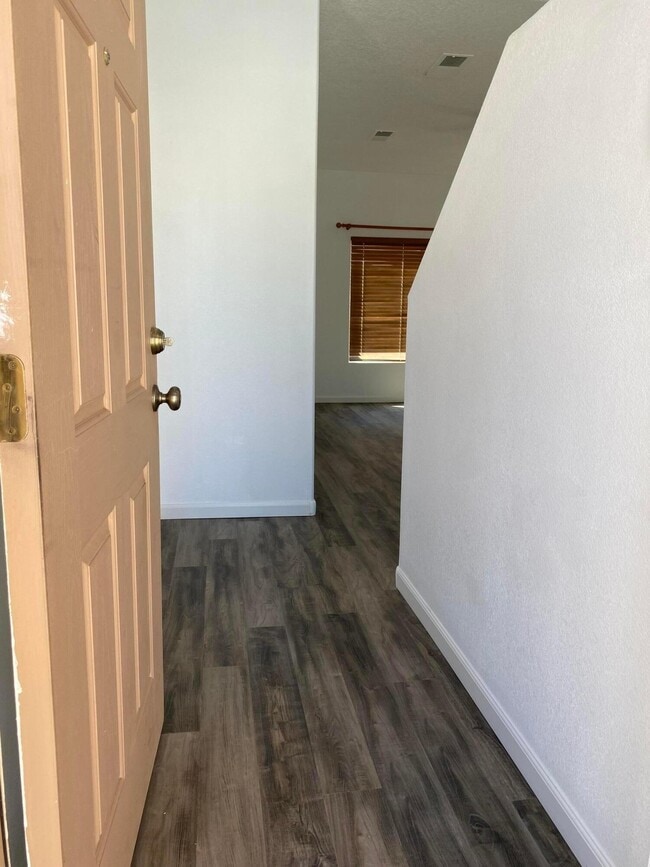 Foto del edificio - 1412 Stone Canyon Rd NE
