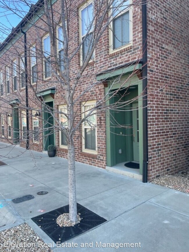 Building Photo - 2 br, 2 bath House - 417 SW B Street