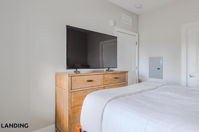 Foto del edificio - 2361 Commerce Park Dr NE