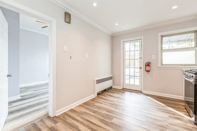 Building Photo - 211 43rd St