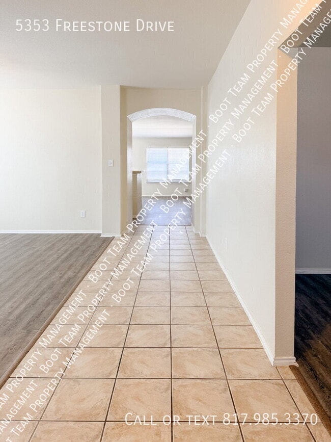 Foto del edificio - 5353 Freestone Dr