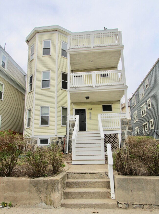 Building Photo - 109 Pleasant St