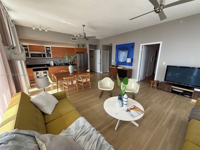 Foto del edificio - 3470 E Coast Ave