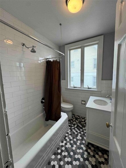 Building Photo - 150 Beach 128th St