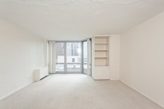 Building Photo - 21 W Goethe St