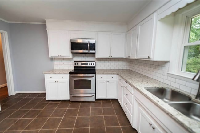 Building Photo - 219 Lakewood Dr