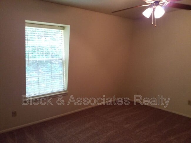 Foto del edificio - 3828-J Country Club Road