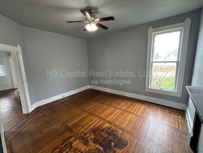 Building Photo - 821 Alby St