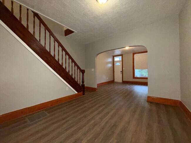 Building Photo - three Bedroom Home In Baltimore city