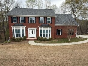 Building Photo - 2845 Stratfield Ct