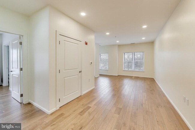 Building Photo - 343 Cedar St NW