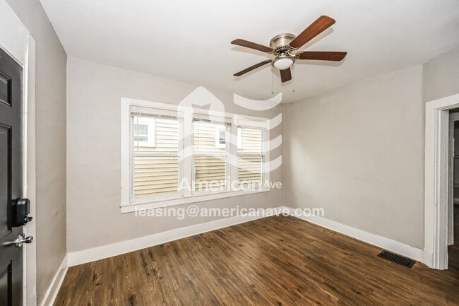 Building Photo - 321 S 43rd St