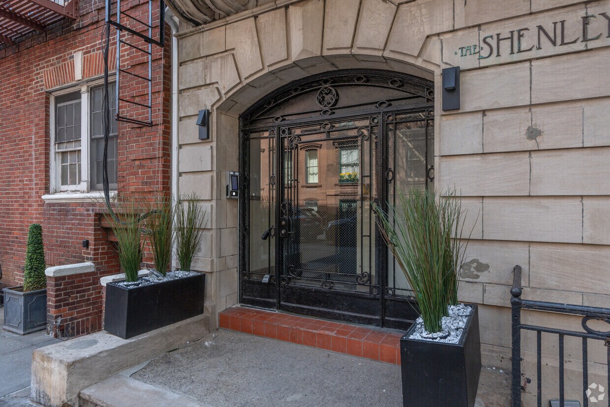 Entrada - 93 Hicks St