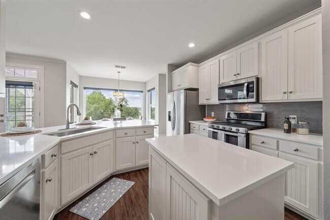 Building Photo - 10809 Range View Dr
