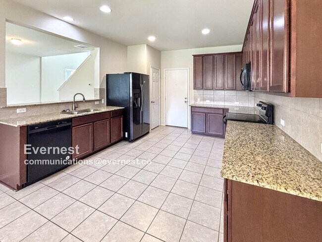 Building Photo - Charming and Spacious 3-Bedroom Home with ...