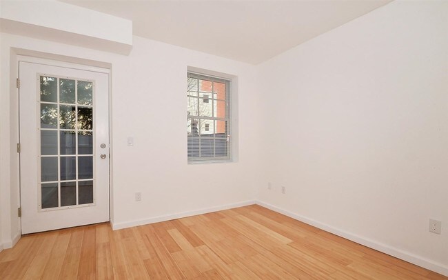 Building Photo - 312 Grand St