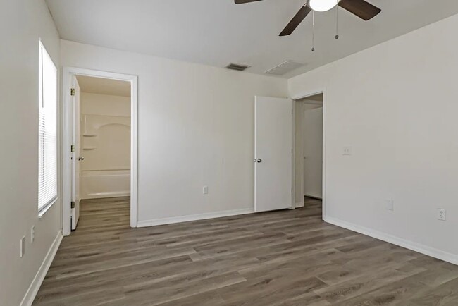 Building Photo - 9313 Wellstone Dr
