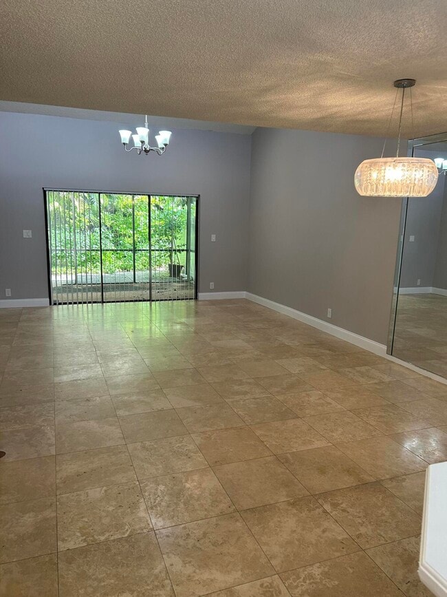 Building Photo - 6668 Canary Palm Cir