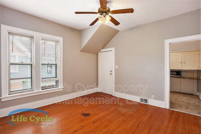 Building Photo - 248 Henry Ave SE