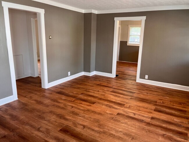 Foto del edificio - For Rent: Charming Newly Renovated 2-Bedroom Home