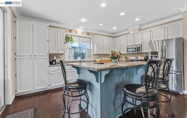 Building Photo - 828 Hollowbrook Dr