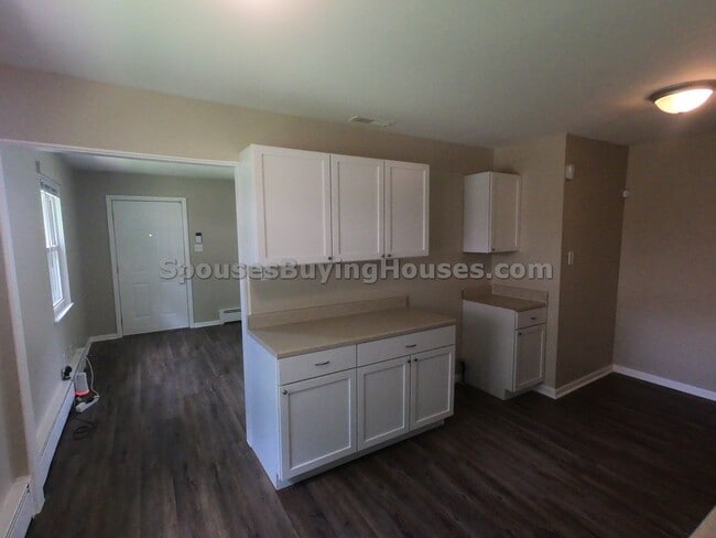 Building Photo - 4904-4906 Carvel Ave