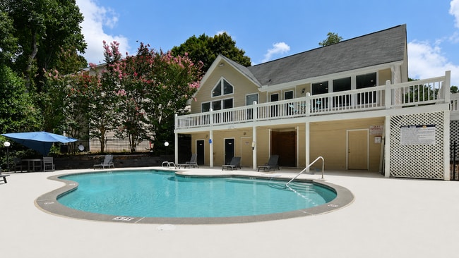 Waldan Pond - Waldan Pond Apartments